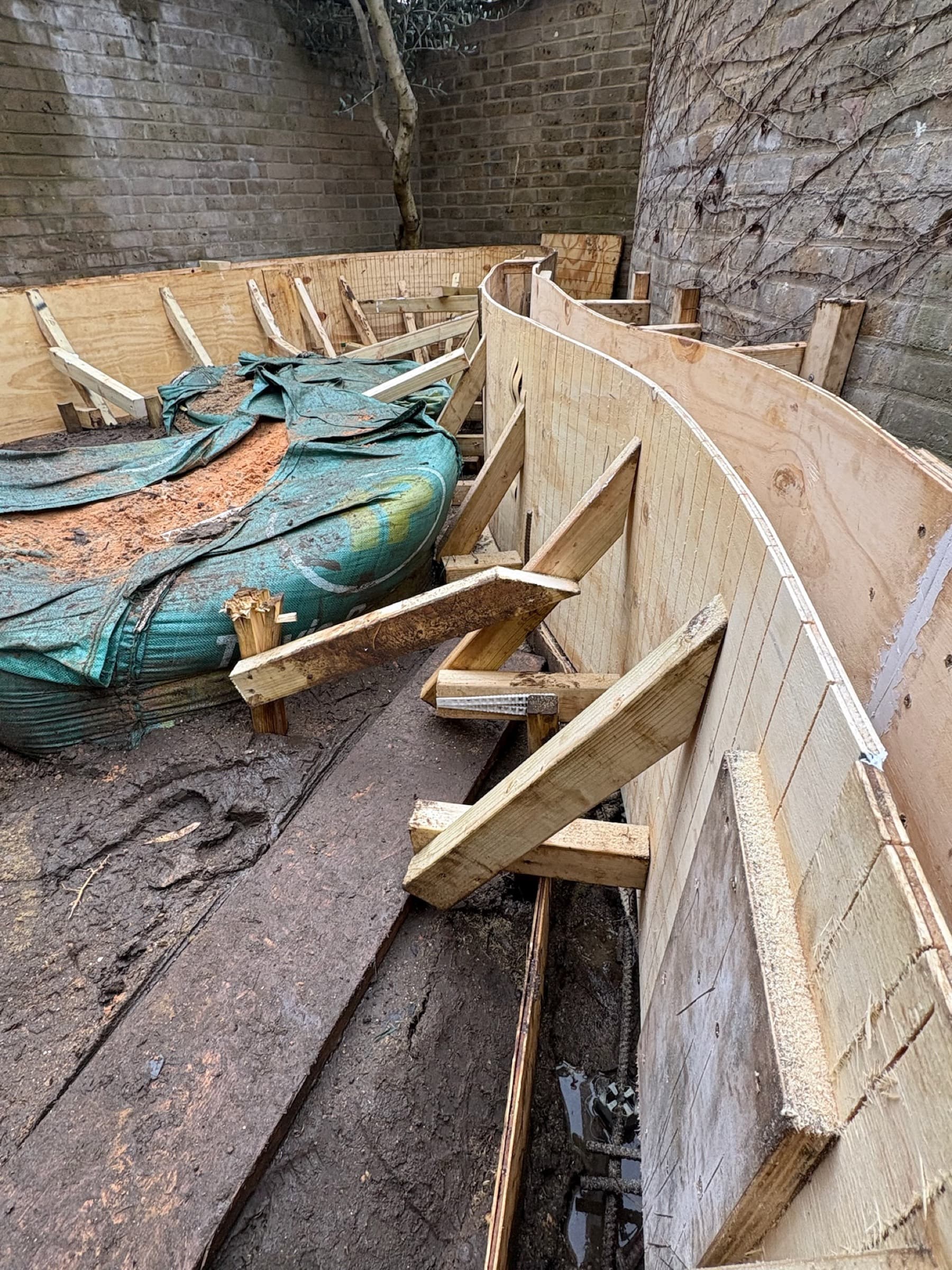 Curved Courtyard, image 2